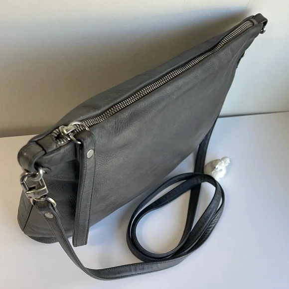 Rough & Tumble Traveler Crossbody - Picture 4 of 16